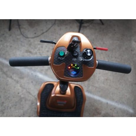 EV Rider Transport M Delta Tiller Close Up